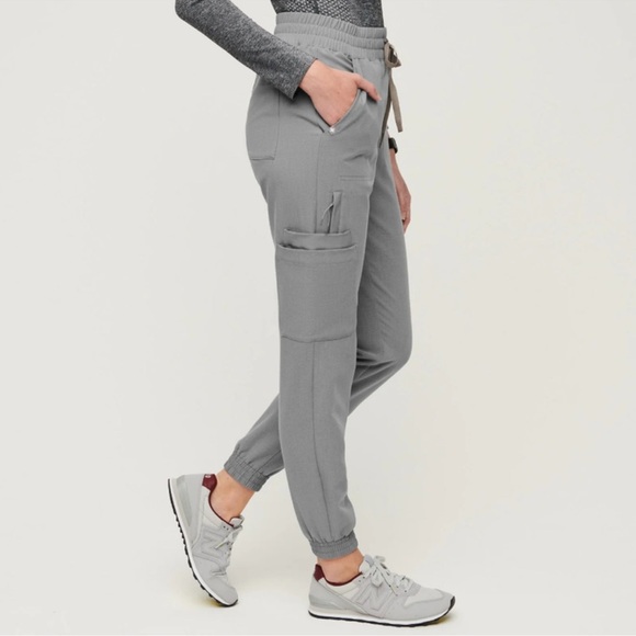 FIGS Charlotte 21 Pocket Slim Scrub Pant In Gray - Picture 1 of 6